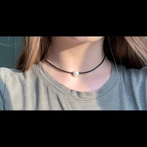 Single pearl black choker